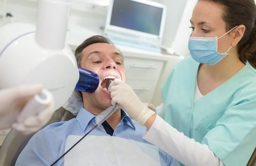 dentist-doing-digital-xray-in-dentist-office-PEYMCLT.jpg